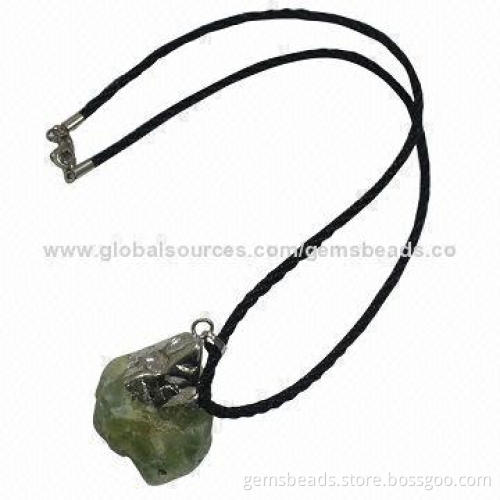 Pendant necklaces in gemstones